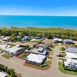 Edge Water 2 Minutes From The Beach With A Pool!
