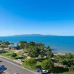 Studio 811 - Picturesque Beachfront Views