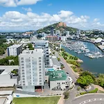 Oaks Townsville Metropole Hotel