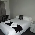 Oonoonba Hotel Motel