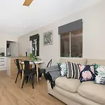 Cosy 2 Bedroom Home