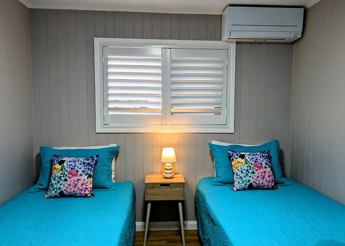 Cute Cottage - 2 Bedrooms - City & Strand Beach Location
