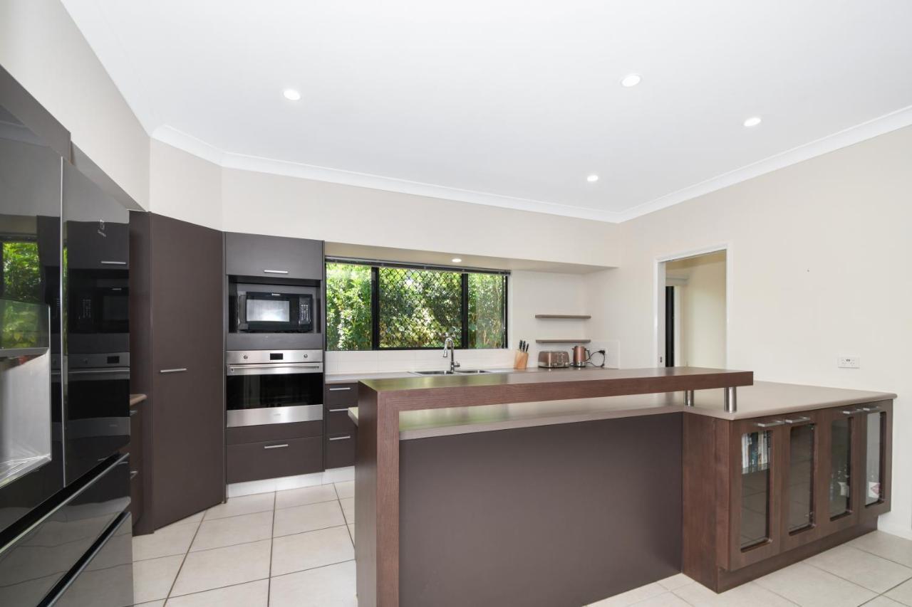 Edge Water 2 Minutes From The With A Pool! *