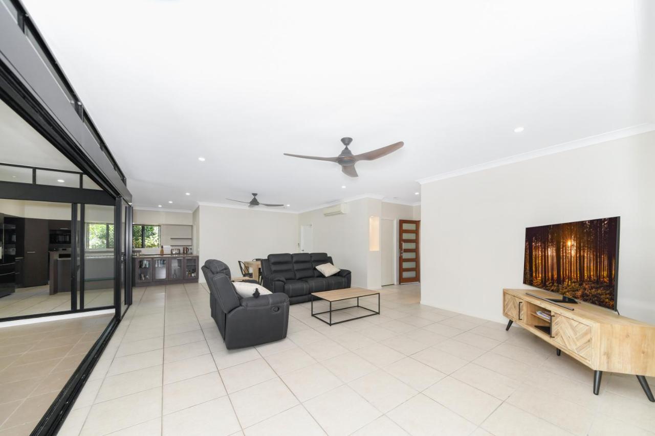 Edge Water 2 Minutes From The With A Pool!