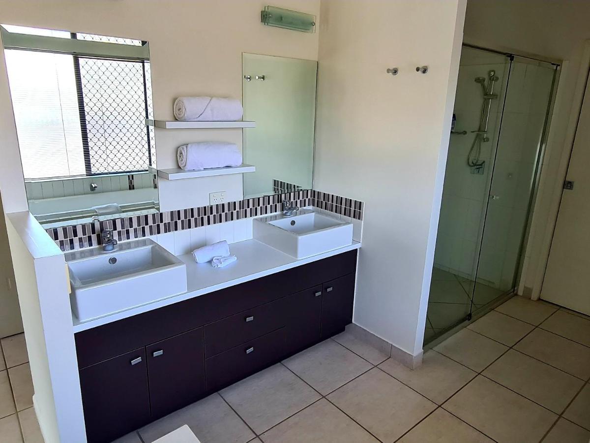 Edge Water 2 Minutes From The With A Pool! *