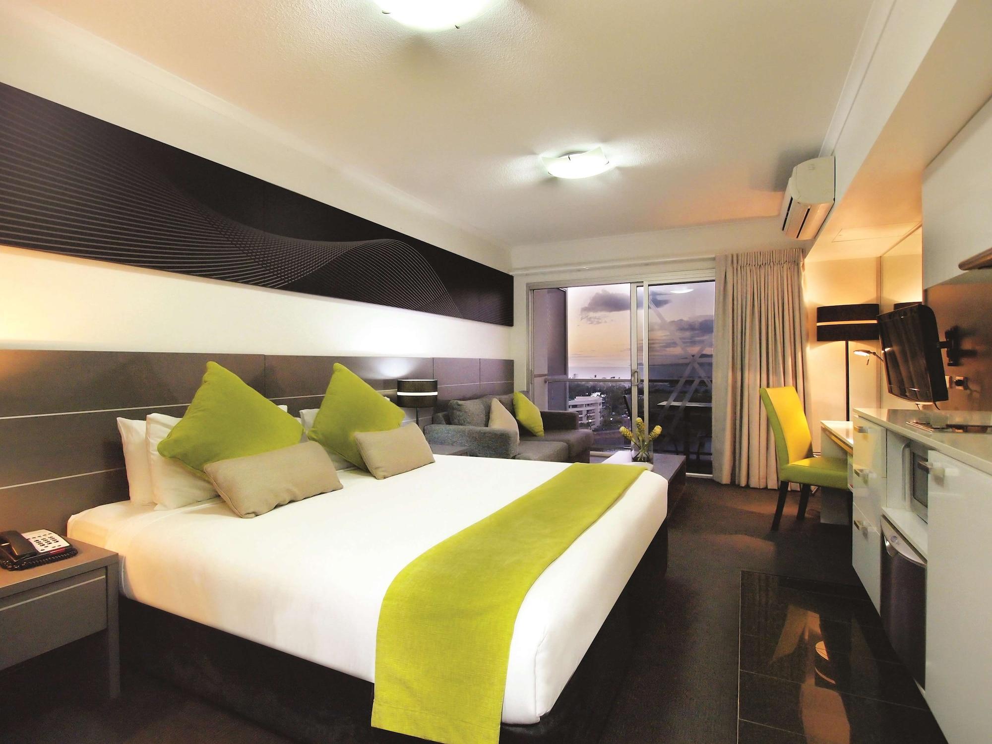 Oaks Metropole Aparthotel