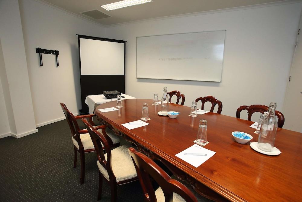 Aparthotel Oaks Metropole 4*