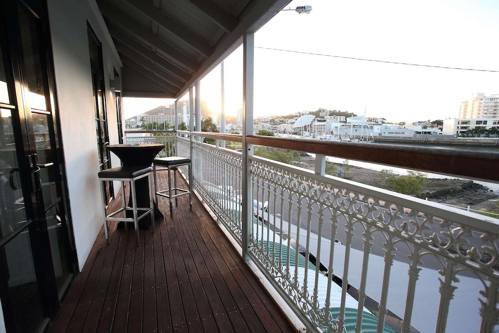 Oaks Metropole Aparthotel 4*