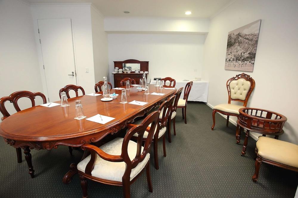 Aparthotel Oaks Metropole 4*