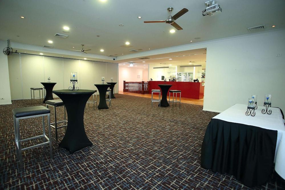 Oaks Metropole 4* Townsville