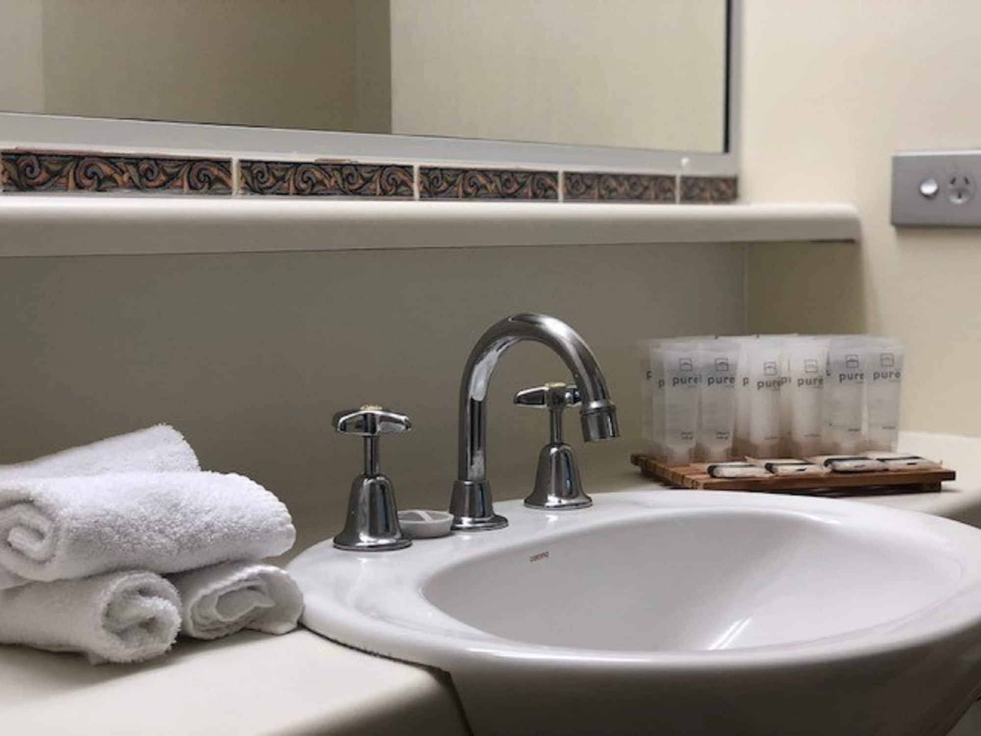 Motel Oasis Townsville, Surestay Collection By Bw Townsville