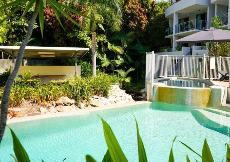 Tropical Luxe