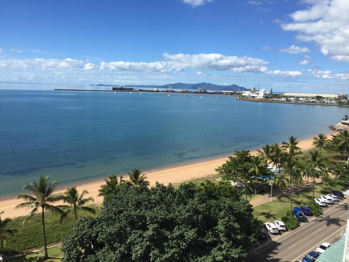 Beachfront Balcony * Townsville