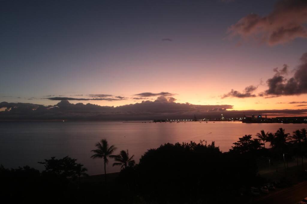 Beautiful Beachfront On The At Aquarius Apartment Townsville