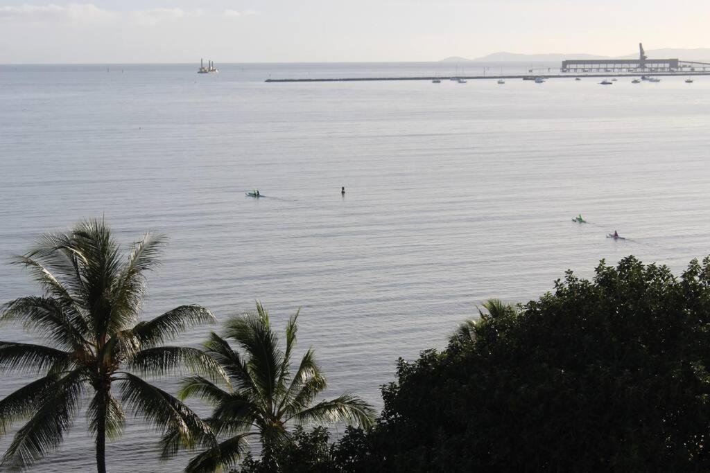 Beautiful Beachfront On The At Aquarius Apartment Townsville