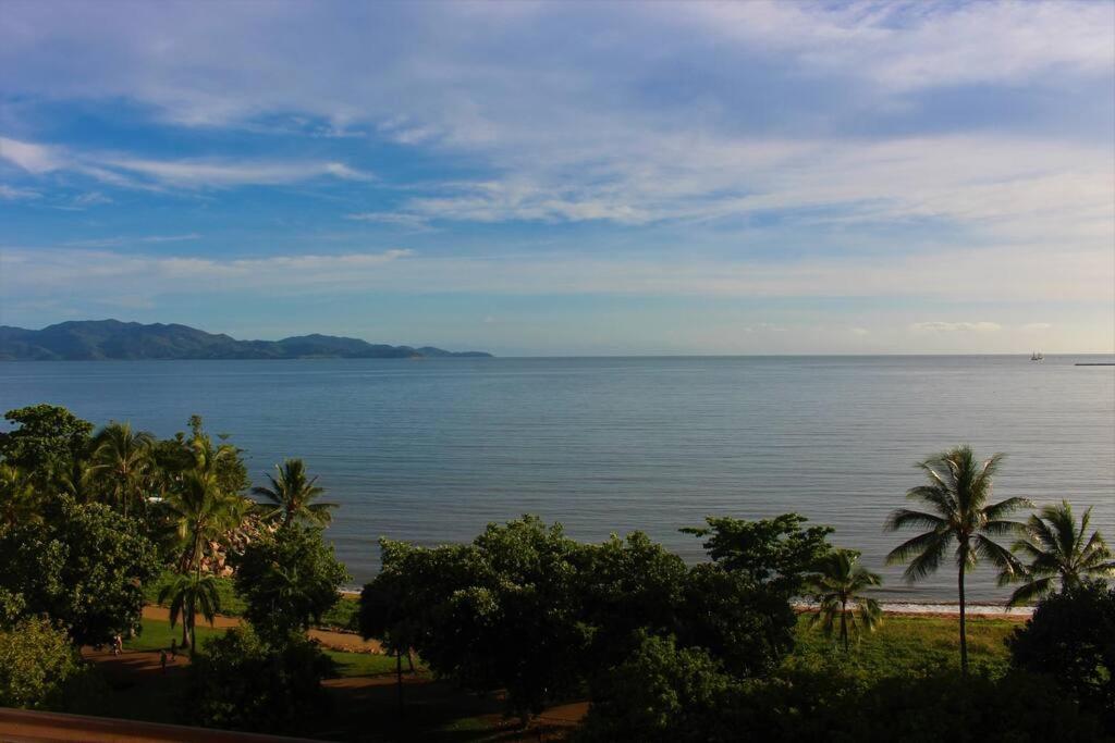 Apartment Beautiful Beachfront On The At Aquarius Townsville
