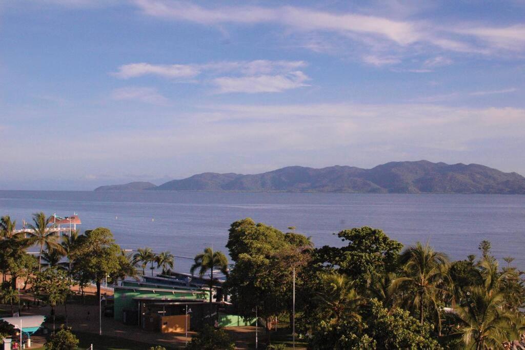 Beautiful Beachfront On The At Aquarius Apartment Townsville