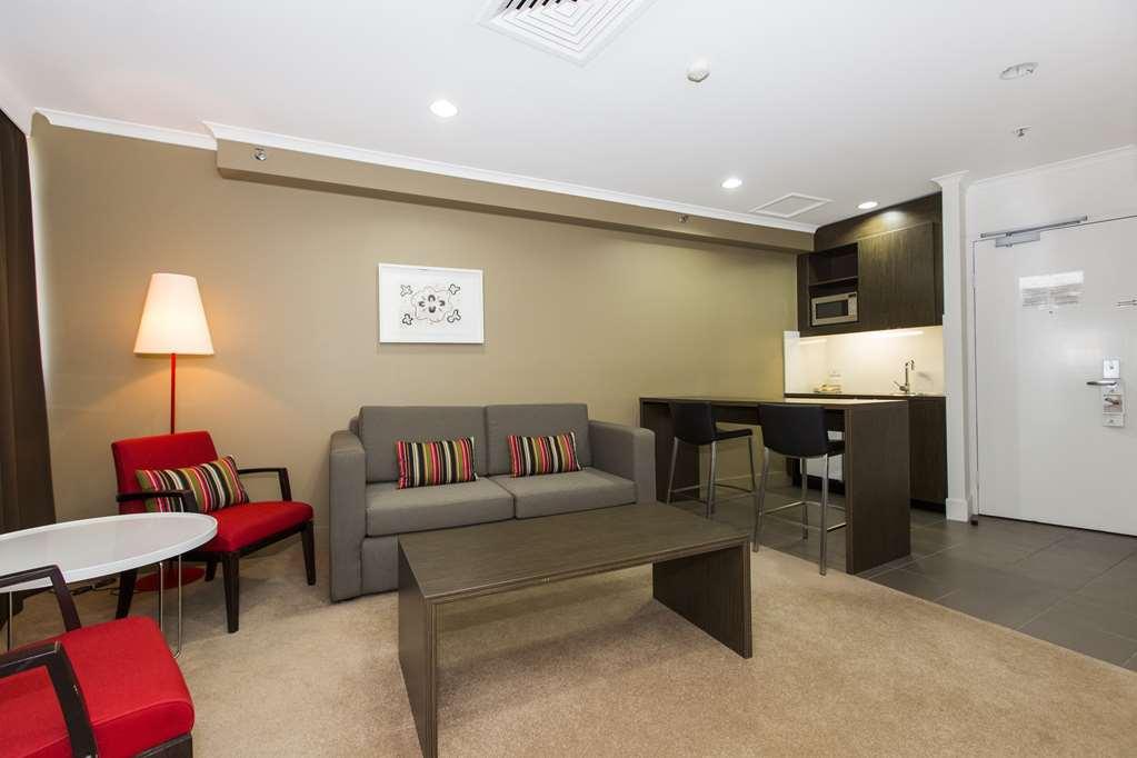 Grand Chancellor Hotel 4*