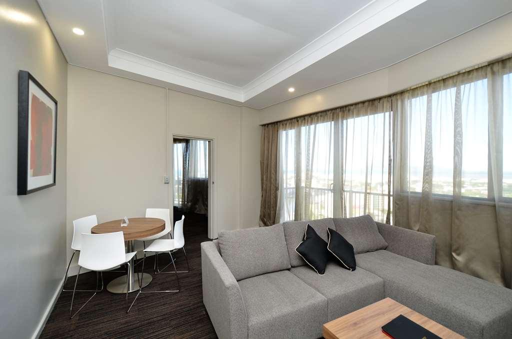 Grand Chancellor Hotel 4*