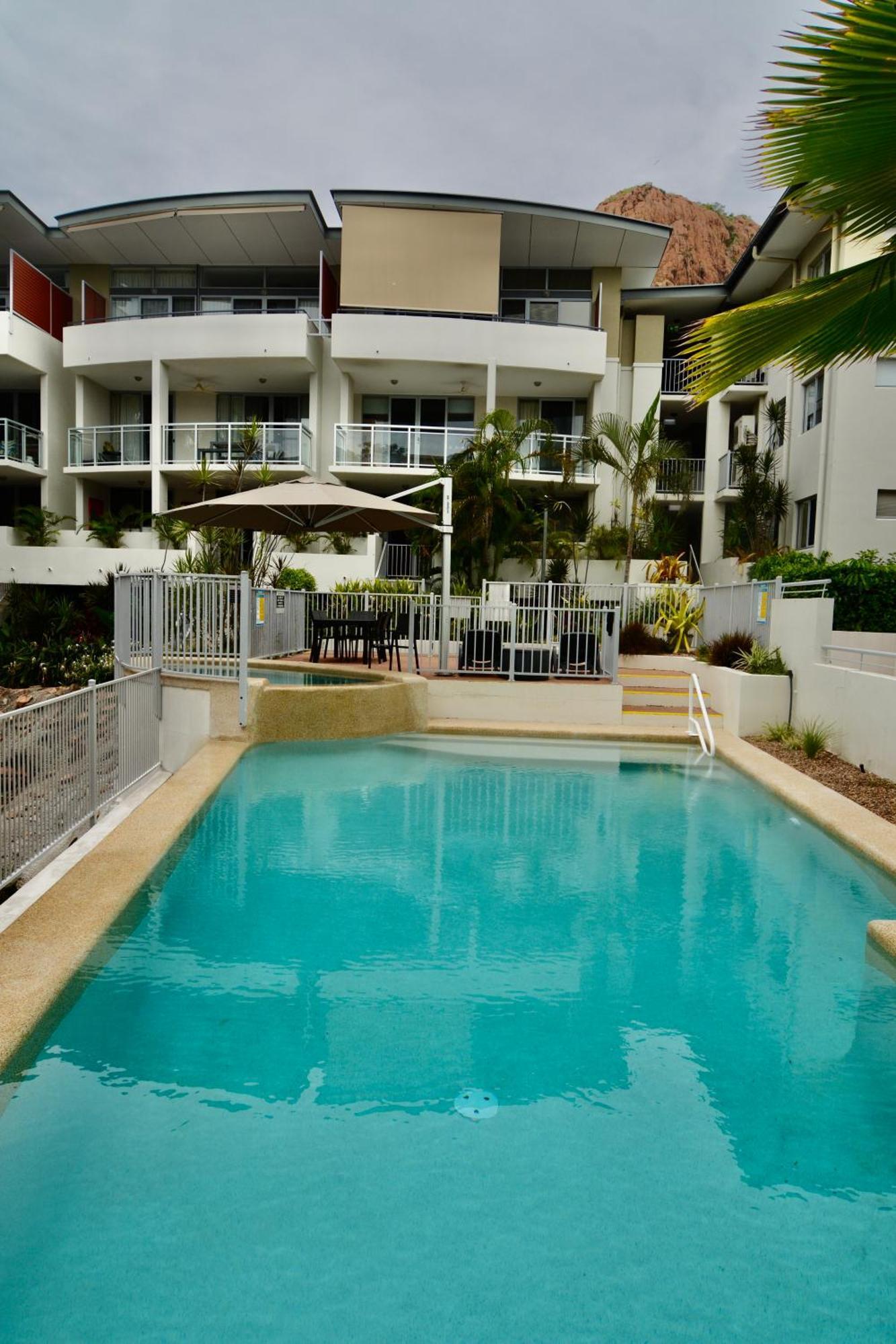 Tropical Luxe *
