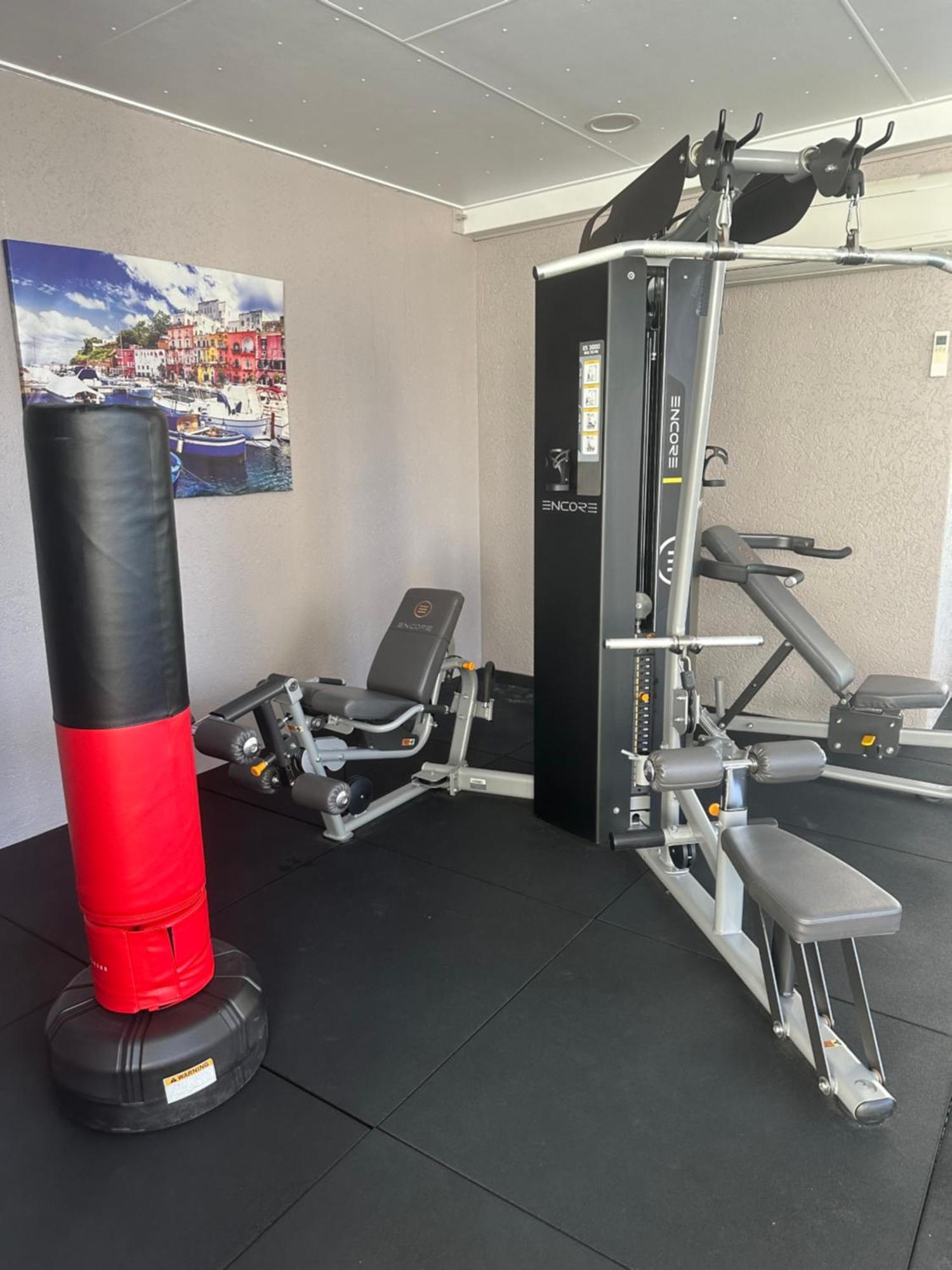 Apartment 5 Minute Walk To The Stadium!! Taylord Homes And