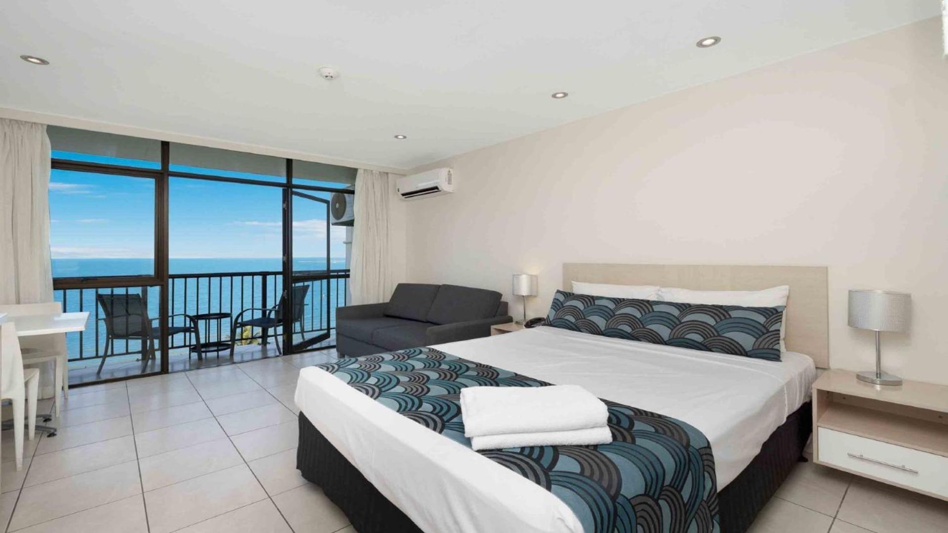 811 - Picturesque Beachfront Views * Townsville