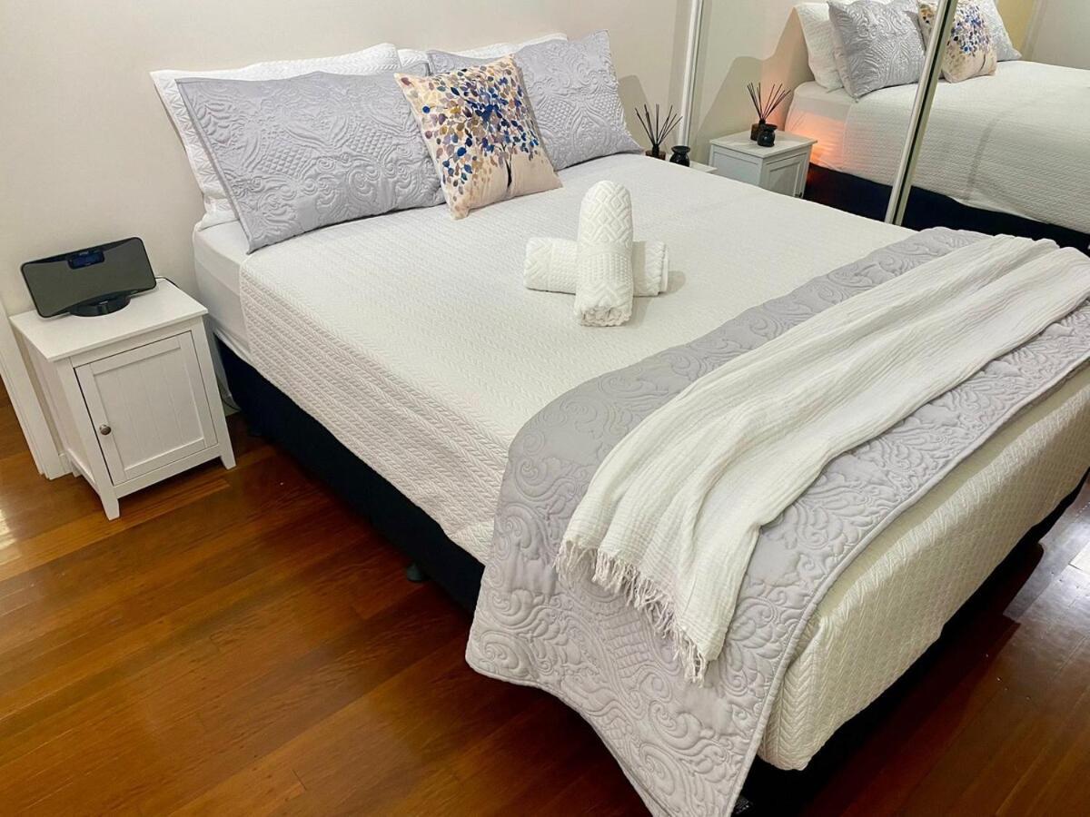 Tranquil Retreat Meets Convenience In Railway Estate Holiday home Townsville