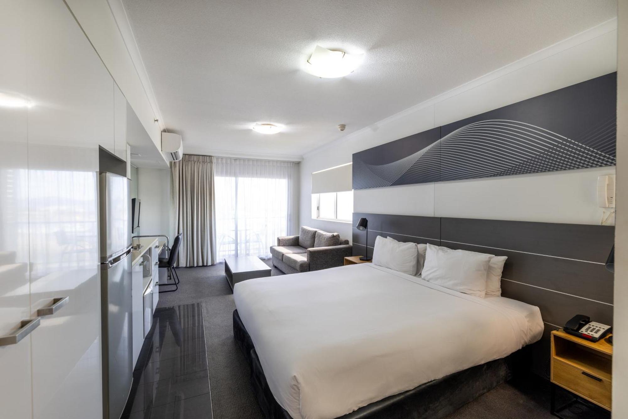 Oaks Metropole 4*