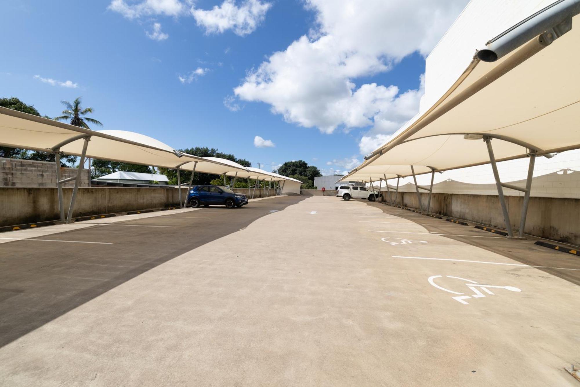 Oaks Metropole
