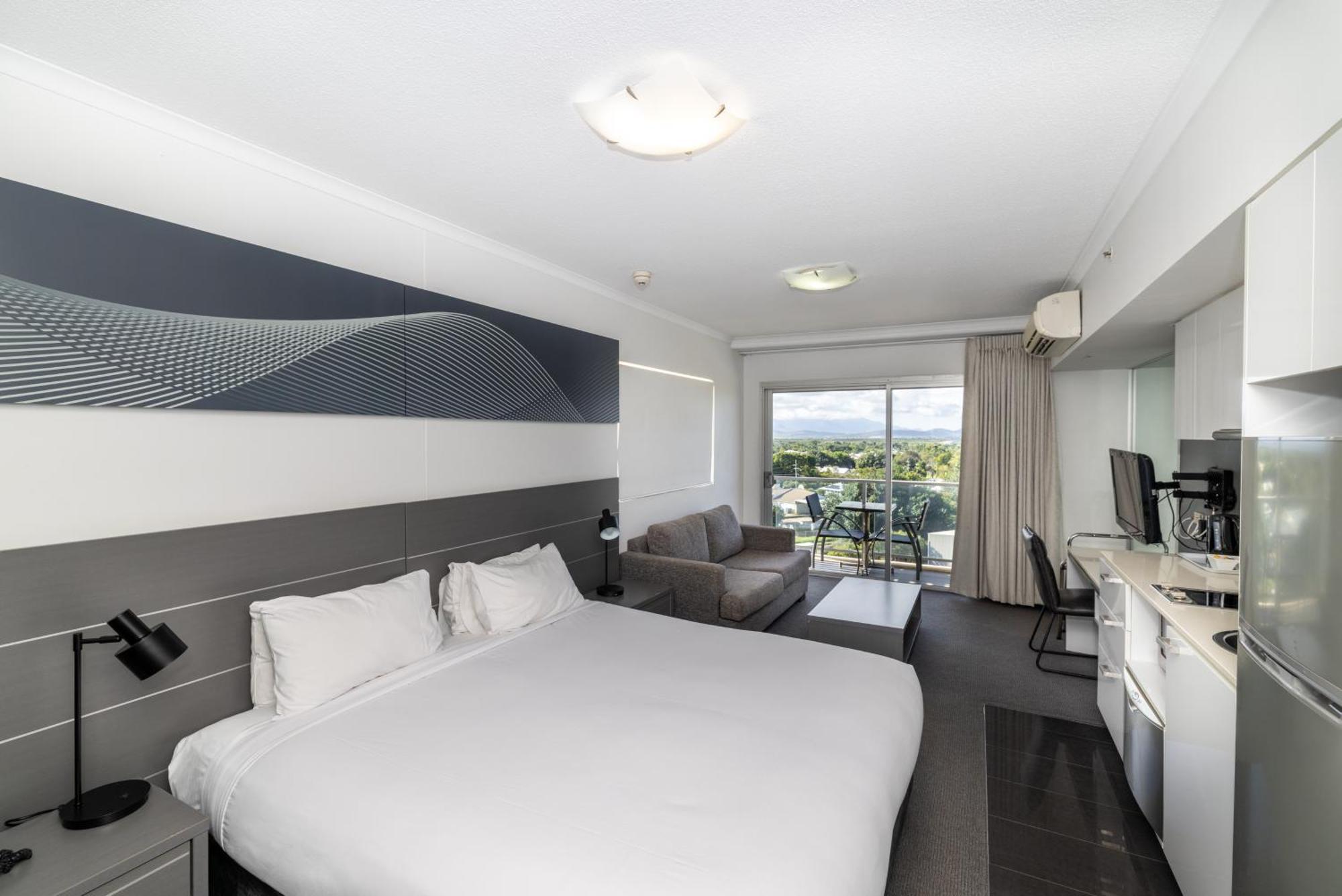 Oaks Metropole 4*
