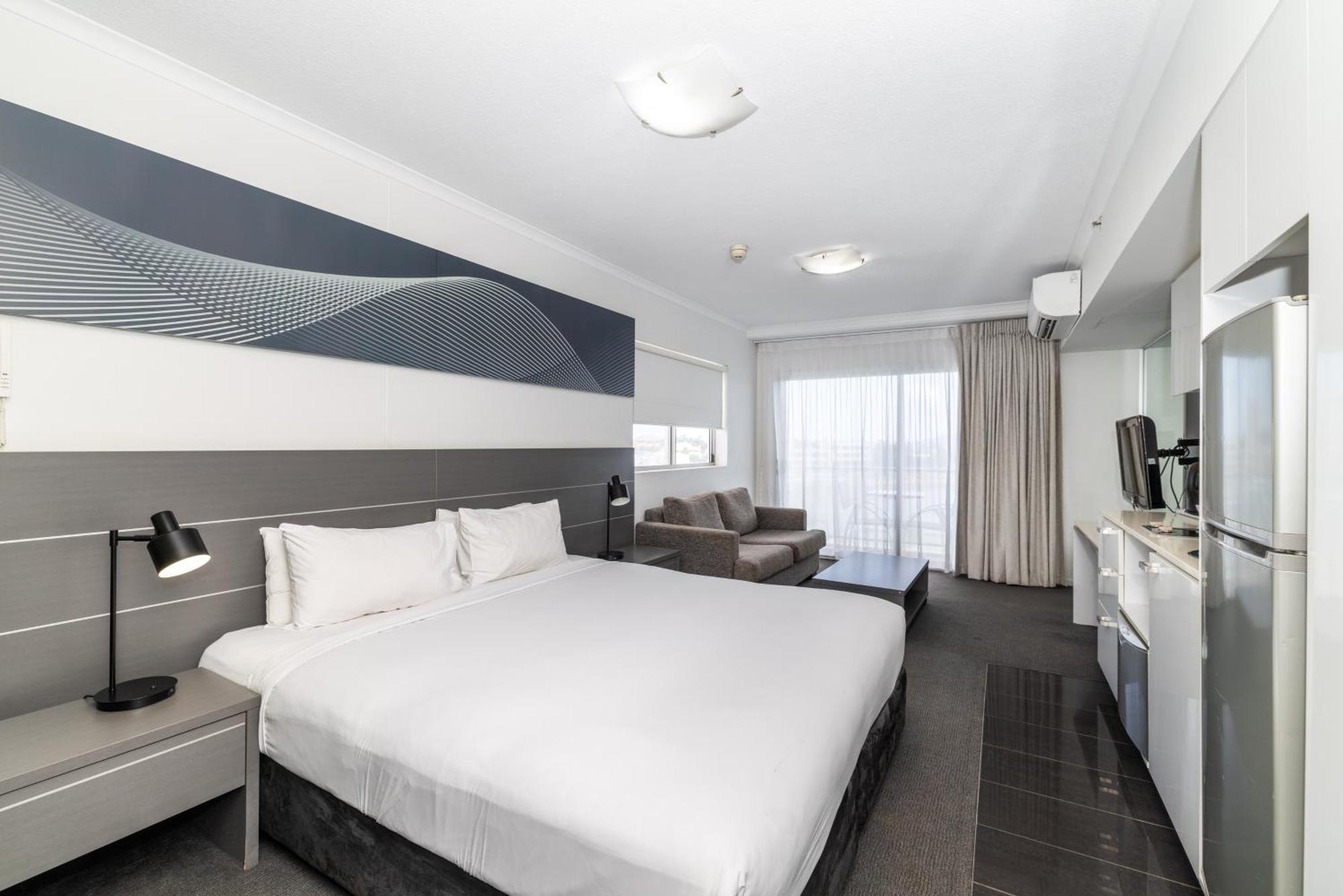 Oaks Metropole