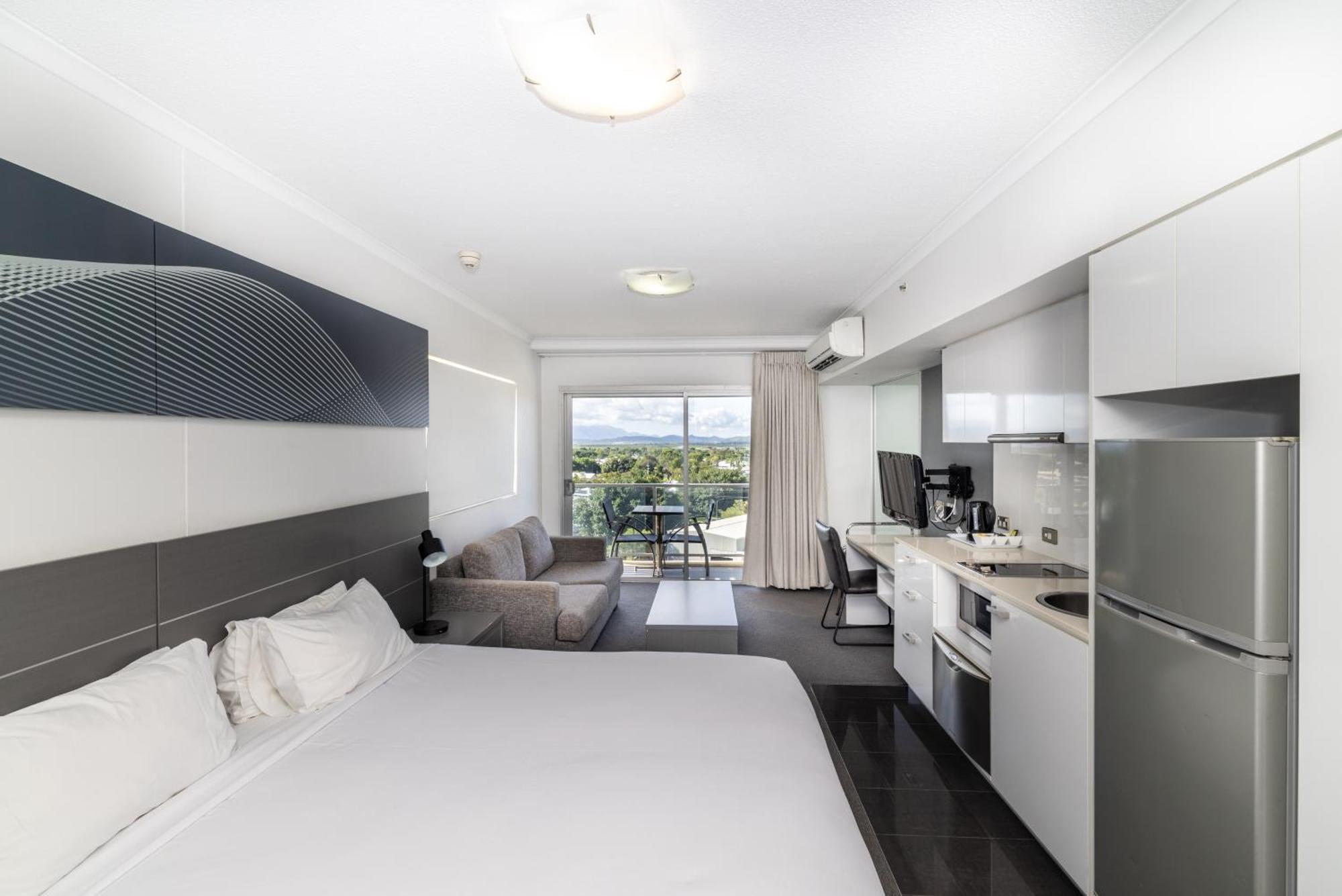 Aparthotel Oaks Metropole 4*