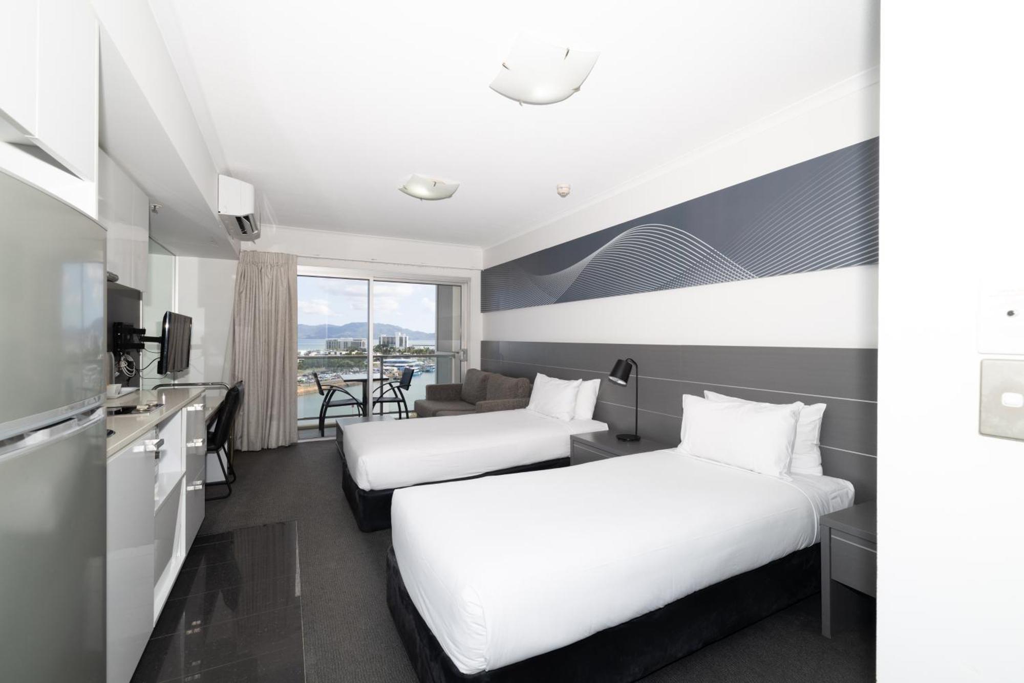 Oaks Metropole