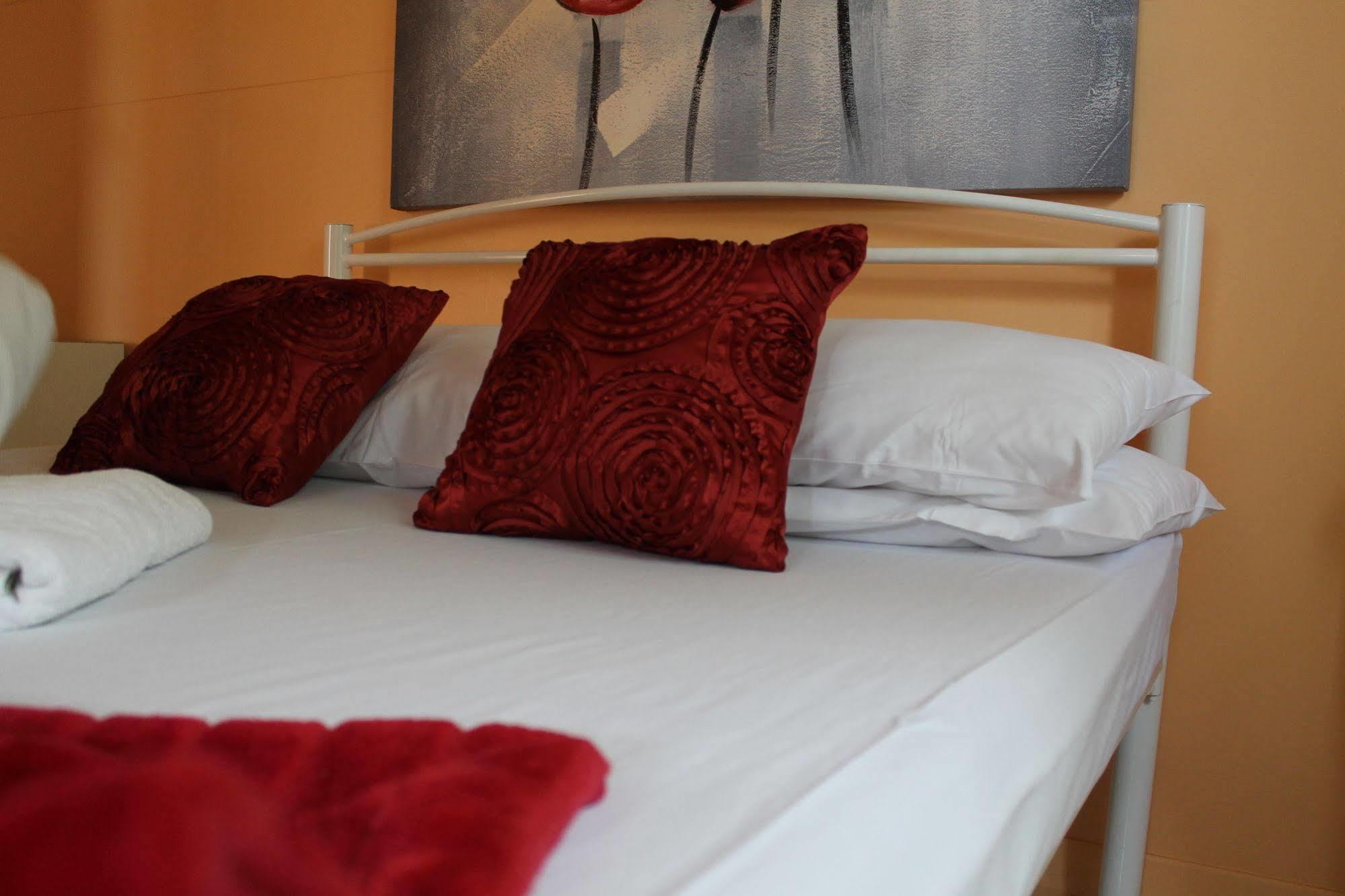 Civic Guest House Hostel