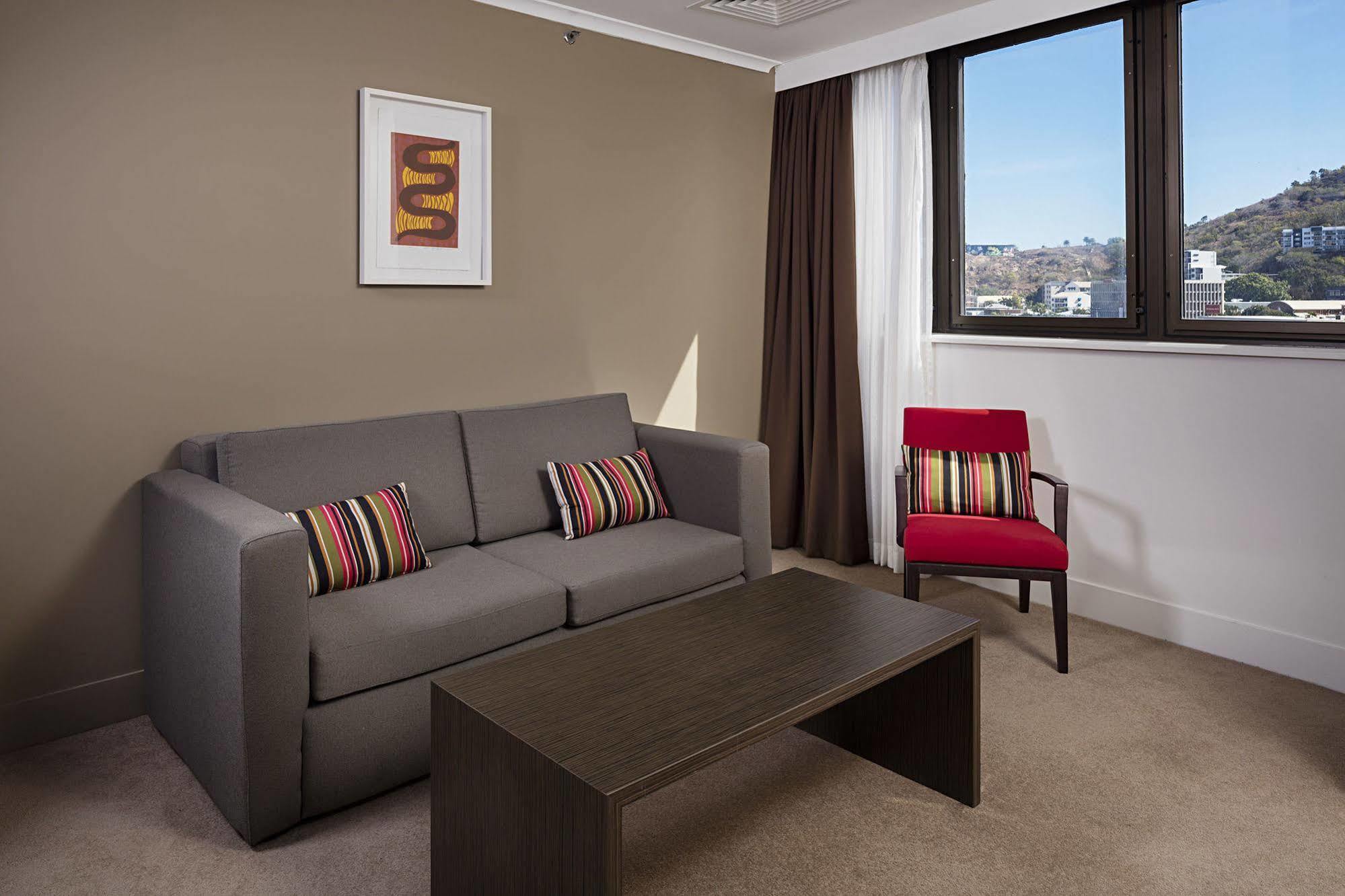 Grand Chancellor Hotel 4*