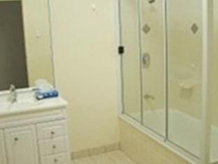 Clarion Motel 4*