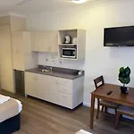 Studio Apartment Walk To The Strand Cbd Stadium