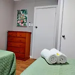 Cute Cottage - 2 Bedrooms - City & Strand Beach Location