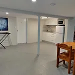 Cozy Private Bedroom & Ensuite - City & Strand Beach Location