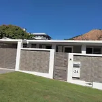 Cozy Private Bedroom & Ensuite - City & Strand Beach Location