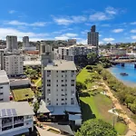 City Stadium Apartment On The Riverfront 38