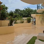 Coastal Comfort - 1 Bedroom Beachfront Apartment