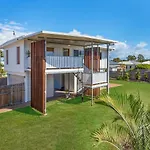 3 Bedroom Home Near The Airport