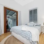Gorgeous Home 3 Mins To Strand