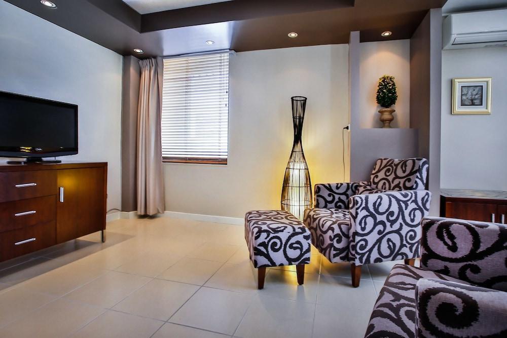 Madison Plaza Hotel 4*