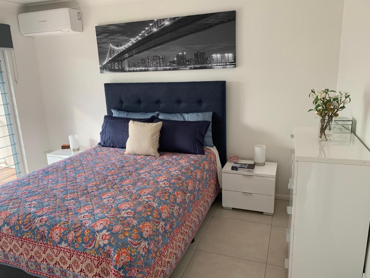 Apartment Beach, Shops & 5 Min Walk Away