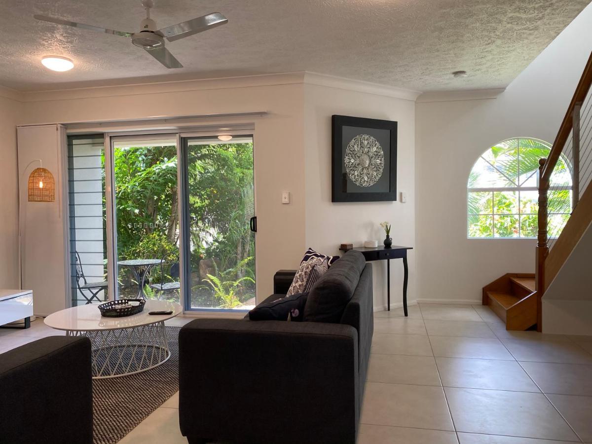 Beach, Shops & 5 Min Walk Away Apartment