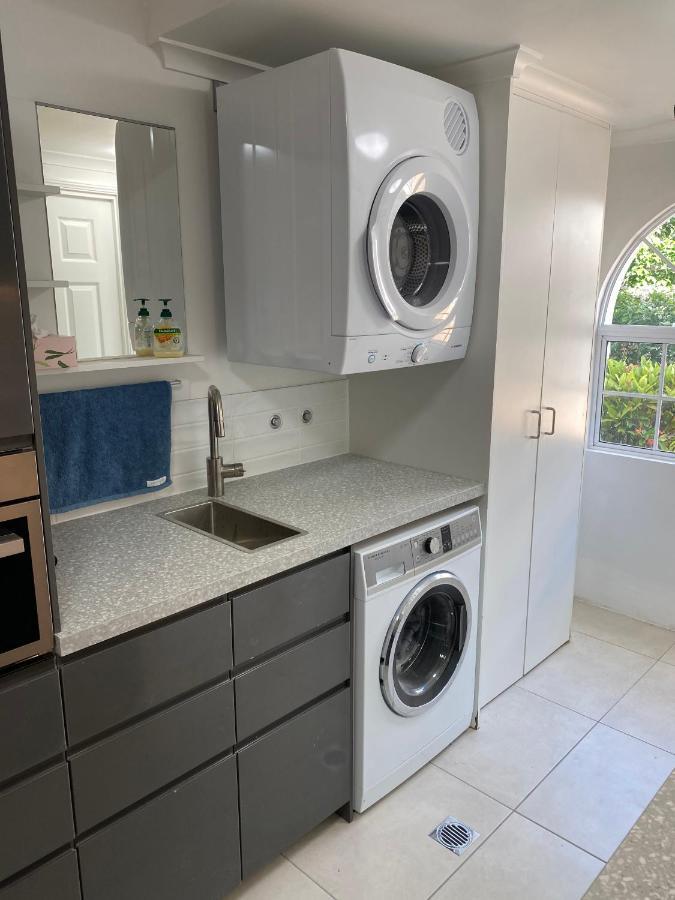 Beach, Shops & 5 Min Walk Away Apartment