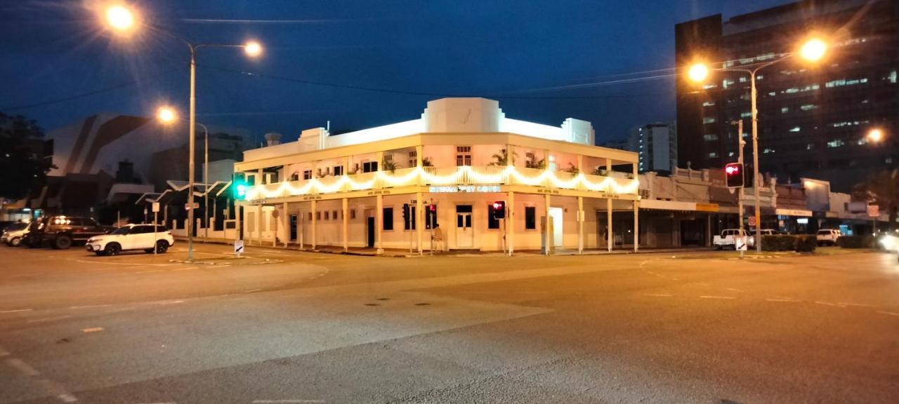 Newmarket Hotel *