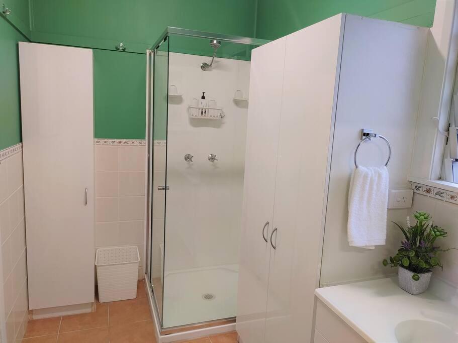 Cute - 2 Bedrooms - & Location Apartment Townsville